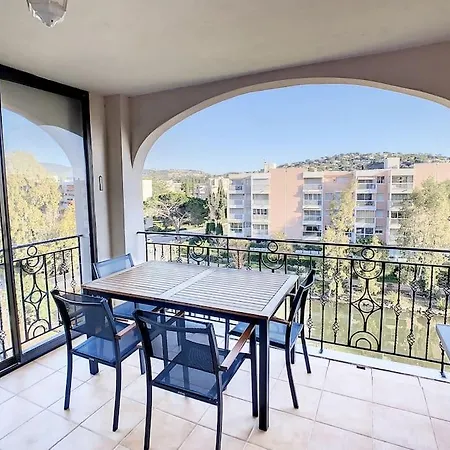 Appartement Port Marine - T3 Calme, Avec Terrasse, Piscine, Pres De La Sainte-Maxime