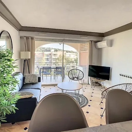 Appartement Port Marine - T3 Calme, Avec Terrasse, Piscine, Pres De La *