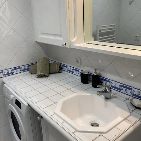 Appartement Port Marine - T3 Calme, Avec Terrasse, Piscine, Pres De La Sainte-Maxime